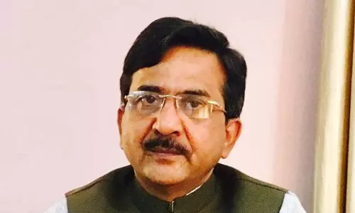 VHP central joint secretary Vijay Shankar Tiwari addressing media on AIMPLB Sharia and Constitution movement. VHP central joint secretary Vijay Shankar Tiwari addressing media on AIMPLB Sharia and Constitution movement.