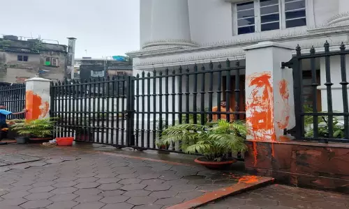 Anandabazar Patrika office entrance in Kolkata where protesters demonstrated and painted pillars saffron. Anandabazar Patrika office entrance in Kolkata where protesters demonstrated and painted pillars saffron.