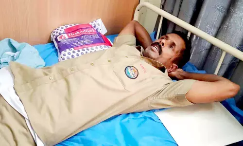 കെ.എസ്.ആർ.ടി.സി ബസ് ഡ്രൈവർക്ക് മർദനം കെ.എസ്.ആർ.ടി.സി ബസ് ഡ്രൈവർക്ക് മർദനം