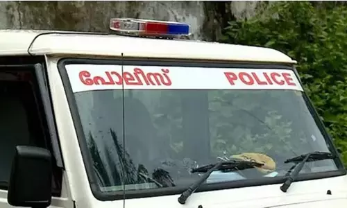 കല്യാണ വീട്ടിലെത്തിയവരെ വെട്ടിയ സംഭവം: മൂന്നുപേർ പൊലീസ് കസ്റ്റഡിയിൽ കല്യാണ വീട്ടിലെത്തിയവരെ വെട്ടിയ സംഭവം: മൂന്നുപേർ പൊലീസ് കസ്റ്റഡിയിൽ