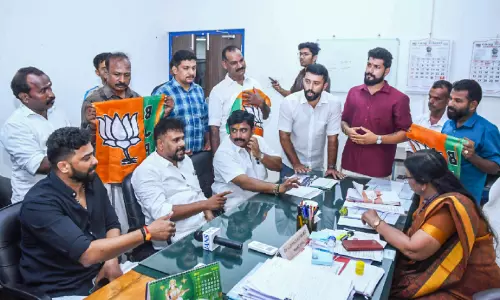 പാലക്കാട് മെഡിക്കൽ കോളജിൽ സമരം തുടർന്ന് ഹൗസ് സർജന്മാർ