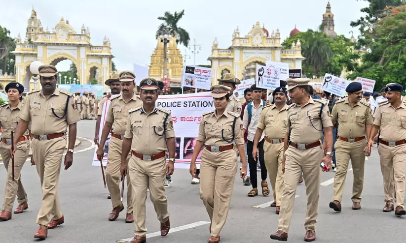 ബേഡ ബ്രോ കാമ്പയ്നുകൾ ശക്തമാക്കി പൊലീസ് ബേഡ ബ്രോ കാമ്പയ്നുകൾ ശക്തമാക്കി പൊലീസ്