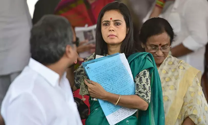 മതസ്പർധ വളർത്താൻ ശ്രമിച്ചെന്ന് പരാതി; തൃണമൂൽ എം.പി മഹുവ മൊയ്ത്രക്ക് പൊലീസ് സമൻസ് മതസ്പർധ വളർത്താൻ ശ്രമിച്ചെന്ന് പരാതി; തൃണമൂൽ എം.പി മഹുവ മൊയ്ത്രക്ക് പൊലീസ് സമൻസ്