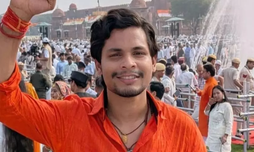 ലാത്തിയുമായി ജന്തർമന്തറിൽ, ദലിത് ആക്ടിവിസ്റ്റിന്റെ പിതാവിന് നേരെ ക്രൂര മർദനം; ആരാണ് ഹിന്ദുത്വ ഇന്ഫ്ലുവന്സർ ഭരദ്വാജ്? ലാത്തിയുമായി ജന്തർമന്തറിൽ, ദലിത് ആക്ടിവിസ്റ്റിന്റെ പിതാവിന് നേരെ ക്രൂര മർദനം; ആരാണ് ഹിന്ദുത്വ ഇന്ഫ്ലുവന്സർ ഭരദ്വാജ്?