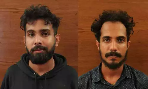 എക്സൈസ് ഉദ്യോഗസ്ഥന് നേരെ അക്രമം; രണ്ടുപേര് അറസ്റ്റില് എക്സൈസ് ഉദ്യോഗസ്ഥന് നേരെ അക്രമം; രണ്ടുപേര് അറസ്റ്റില്