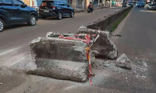 കോൺക്രീറ്റ് ഡിവൈഡർ അപകടം വിതക്കുന്നു
