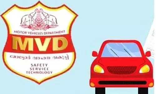 ആ​ർ.​ടി ഓ​ഫിസി​ൽ ഇ​ട​നി​ല​ക്കാ​ർ വി​ല​സു​ന്നു