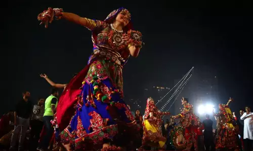 നവരാത്രി ആഘോഷങ്ങളിൽ മുസ്ലിംകളെ പ്രവേശിപ്പിക്കരുത്; ആധാർ കാർഡ് പരിശോധിക്കണം: കർശന നിർദേശവുമായി വി.എച്ച്.പി