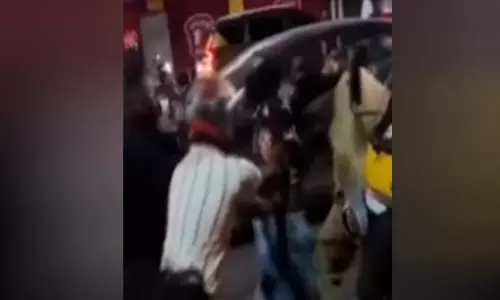 മദ്യലഹരിയിൽ യുവാവിന്റെ പരാക്രമം; കെ.എസ്.ആർ.ടി.സി ബസ് തടഞ്ഞുനിർത്തി ആക്രമണം, യാത്രക്കാർക്കും ജീവനക്കാർക്കും നേരെ ആക്രമവും അധിക്ഷേപവും