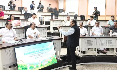 ക്ലാസ്മുറിയിലിരുന്ന് വികസന സ്വപ്നംകണ്ട് മുഖ്യനും മന്ത്രിമാരും; മന്ത്രിസഭ നേതൃശിൽപശാലക്ക് ഐ.ഐ.എമ്മിൽ തുടക്കം