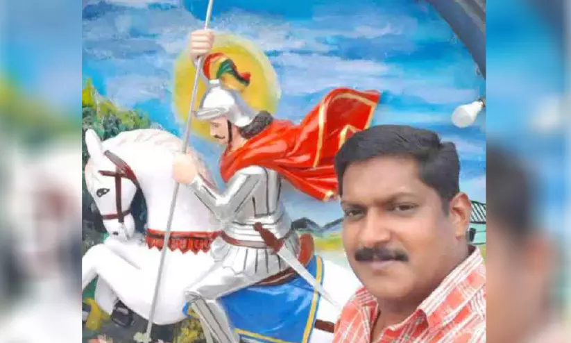 ഇന്ന് അധ്യാപക ദിനം; ചിത്രകലയെ ജീവിതവ്രതമാക്കി സിനോജ് മാഷ് ഇന്ന് അധ്യാപക ദിനം; ചിത്രകലയെ ജീവിതവ്രതമാക്കി സിനോജ് മാഷ്