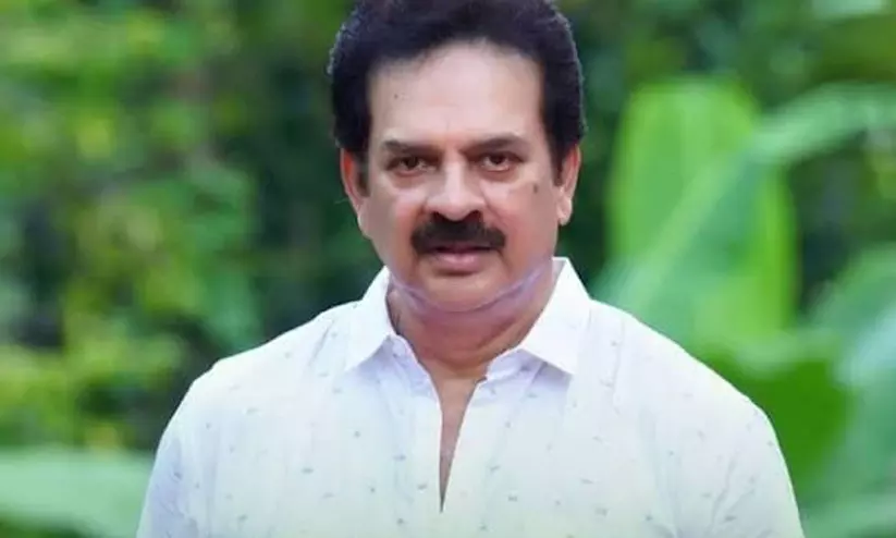 ‘വടിവാളുമായി നാല് പേർ, കളരി അറിയാവുന്നതിനാൽ രക്ഷപ്പെട്ടു’; ദേവന് ‘വടിവാളുമായി നാല് പേർ, കളരി അറിയാവുന്നതിനാൽ രക്ഷപ്പെട്ടു’; ദേവന്