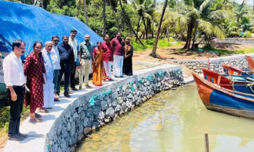 തൈക്കടപ്പുറം–പുറത്തേക്കൈ പുഴക്കര സംരക്ഷണ പ്രവൃത്തി പുരോഗമിക്കുന്നു