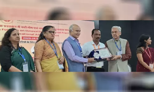 ഇ​ന്ന്​ അ​ധ്യാ​പ​ക ദി​നം; എം. മനോജ് കുമാറിലൂടെ മൊഗ്രാൽ ജി.വി.എച്ച്.എസ്.എസ് ദേശീയ അവാർഡ് തിളക്കത്തിൽ