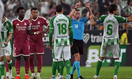 real-madrid-suffers-shock-defeat-real-betis-mbappe-penalty
