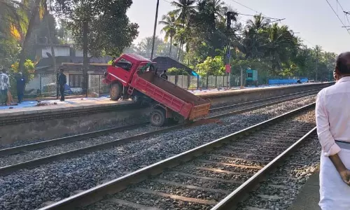 https://www.madhyamam.com/tags/railway-track
