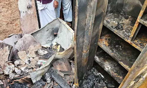കൂരിപ്പൊയിലിൽ ഫ്രിഡ്ജിൽനിന്ന് തീ പടർന്ന് വീടിന് നാശം കൂരിപ്പൊയിലിൽ ഫ്രിഡ്ജിൽനിന്ന് തീ പടർന്ന് വീടിന് നാശം