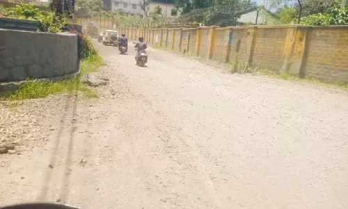 അമ്പലമുകൾ വ്യവസായ മേഖലയിലെ റോഡ് ശോച്യാവസ്ഥയിൽ