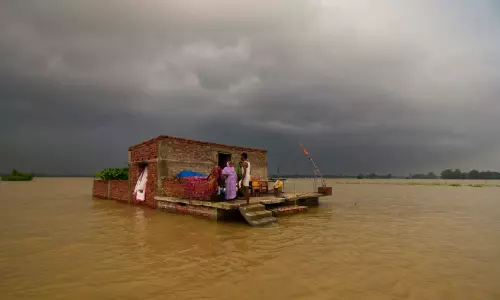 ബി​ഹാ​റി​ൽ ന​ദി​ക​ൾ അ​പ​ക​ട​നി​ല​യി​ൽ; മഴയിൽ വിറങ്ങലിച്ച് ഉത്തരേന്ത്യ