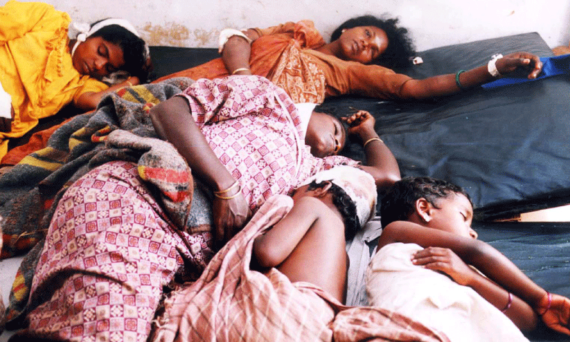മുത്തങ്ങയിൽ പൊലീസ് നടത്തിയ നരനായാട്ടിൽ പരിക്കേറ്റ് ആശുപത്രിയിൽ പ്രവേശിപ്പിച്ച സ്ത്രീകളും കുട്ടികളും