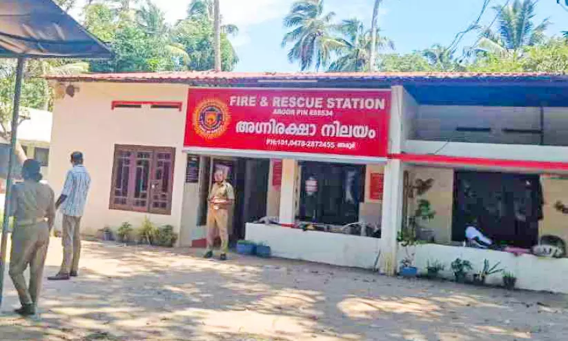 അരൂർ ഫയർ സ്റ്റേഷൻ നിർമാണം; കാലമേറെയായിട്ടും കുരുക്കഴിയുന്നില്ല അരൂർ ഫയർ സ്റ്റേഷൻ നിർമാണം; കാലമേറെയായിട്ടും കുരുക്കഴിയുന്നില്ല