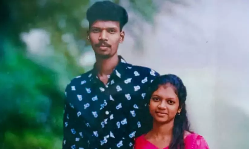 നവദമ്പതികൾ ശാസ്താംകോട്ട തടാകത്തിൽ ചാടി ജീവനൊടുക്കി; വീട്ടുകാരുടെ എതിർപ്പ് മറികടന്ന് നാലു മാസം മുമ്പായിരുന്നു വിവാഹം നവദമ്പതികൾ ശാസ്താംകോട്ട തടാകത്തിൽ ചാടി ജീവനൊടുക്കി; വീട്ടുകാരുടെ എതിർപ്പ് മറികടന്ന് നാലു മാസം മുമ്പായിരുന്നു വിവാഹം