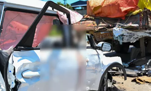 രക്തക്കളമായി ദേശീയപാത; മനസ്സ് വിറങ്ങലിച്ച് രക്ഷാപ്രവർത്തകർ രക്തക്കളമായി ദേശീയപാത; മനസ്സ് വിറങ്ങലിച്ച് രക്ഷാപ്രവർത്തകർ