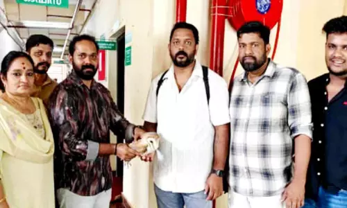 വലയിൽ കുടുങ്ങിയ വെള്ളി മൂങ്ങക്ക് ആശുപത്രി ജീവനക്കാർ രക്ഷകരായി