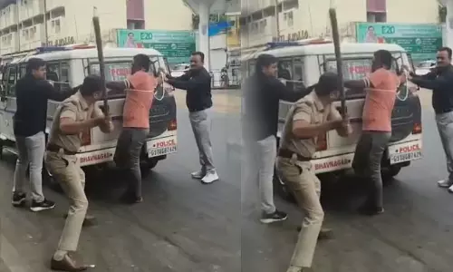 ലിവിങ് ടുഗതർ പങ്കാളിയെ നടുറോഡിൽ തല്ലിക്കൊന്നു; പിന്നാലെ പ്രതിയെ കയറിൽ കെട്ടി വലിച്ച് പൊലീസ് ലിവിങ് ടുഗതർ പങ്കാളിയെ നടുറോഡിൽ തല്ലിക്കൊന്നു; പിന്നാലെ പ്രതിയെ കയറിൽ കെട്ടി വലിച്ച് പൊലീസ്