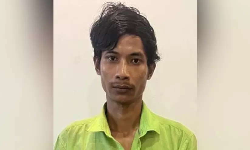 കെട്ടിടത്തിന്റെ മുകളിൽ ഒളിപ്പിച്ച കഞ്ചാവ് കണ്ടെടുത്തു; അസം സ്വദേശി പിടിയിൽ കെട്ടിടത്തിന്റെ മുകളിൽ ഒളിപ്പിച്ച കഞ്ചാവ് കണ്ടെടുത്തു; അസം സ്വദേശി പിടിയിൽ