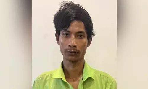 കെട്ടിടത്തിന്റെ മുകളിൽ ഒളിപ്പിച്ച കഞ്ചാവ് കണ്ടെടുത്തു; അസം സ്വദേശി പിടിയിൽ കെട്ടിടത്തിന്റെ മുകളിൽ ഒളിപ്പിച്ച കഞ്ചാവ് കണ്ടെടുത്തു; അസം സ്വദേശി പിടിയിൽ