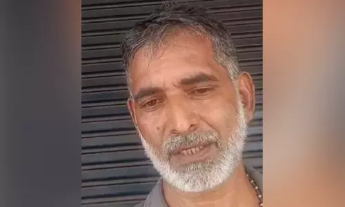 ഒഴുക്കിൽപെട്ട പിഞ്ചുകുഞ്ഞടക്കം മൂന്നുപേരെ രക്ഷിച്ചു; രക്ഷകനായ ഹോട്ടൽ ഉടമ പി.ആർ. ഷാജിക്ക് അഭിനന്ദനപ്രവാഹം ഒഴുക്കിൽപെട്ട പിഞ്ചുകുഞ്ഞടക്കം മൂന്നുപേരെ രക്ഷിച്ചു; രക്ഷകനായ ഹോട്ടൽ ഉടമ പി.ആർ. ഷാജിക്ക് അഭിനന്ദനപ്രവാഹം
