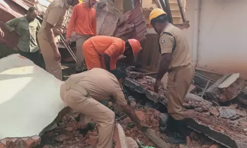 തൊടുപുഴയിൽ കെട്ടിടം തകർന്ന് രണ്ട് പേർക്ക് ദാരുണാന്ത്യം; രണ്ടുപേർക്ക് ഗുരുതര പരിക്ക്
