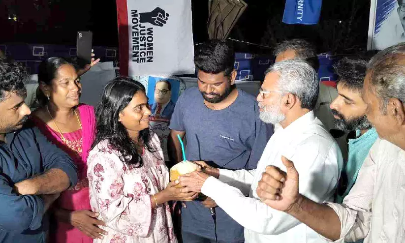 ജാതി വിവേചനം: ഗവേഷക വിദ്യാർഥിനിയുടെ സമരം വിജയം ജാതി വിവേചനം: ഗവേഷക വിദ്യാർഥിനിയുടെ സമരം വിജയം