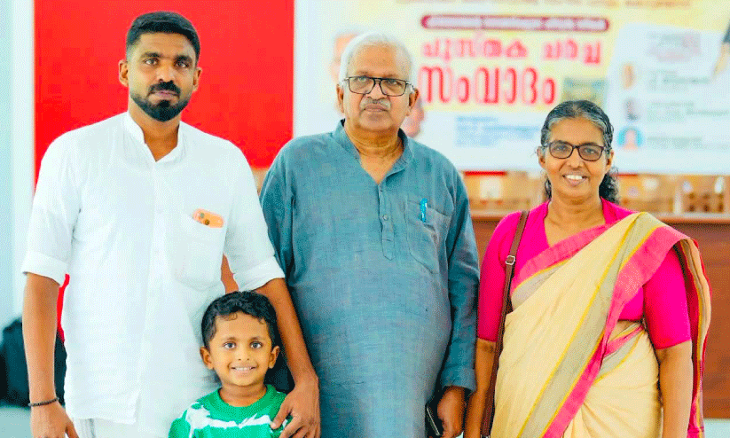 പി. ജയരാജൻ ഭാര്യക്കും മകനും പേരക്കുട്ടിക്കുമൊപ്പം