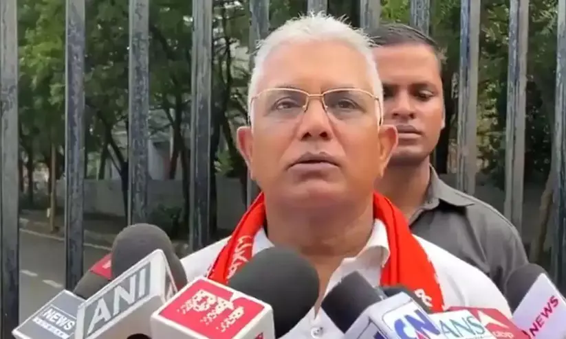 ദുർഗ പൂജക്കിടെ മാംസാഹാരം കഴിക്കുന്നത് വിവാദമാക്കേണ്ട; വെട്ടിലായതോടെ ബാഗേശ്വർ ബാബയെ തള്ളി പശ്ചിമ ബംഗാൾ ബി.ജെ.പി മന്ത്രി ദുർഗ പൂജക്കിടെ മാംസാഹാരം കഴിക്കുന്നത് വിവാദമാക്കേണ്ട; വെട്ടിലായതോടെ ബാഗേശ്വർ ബാബയെ തള്ളി പശ്ചിമ ബംഗാൾ ബി.ജെ.പി മന്ത്രി