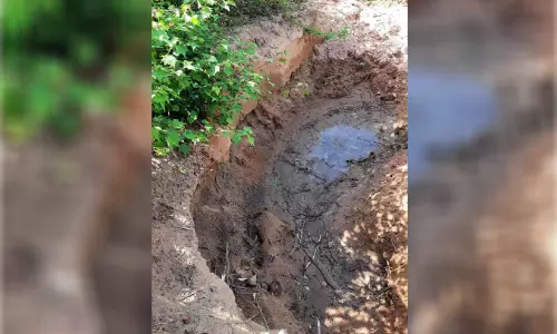 ഇരുട്ടിന്റെ മറവിൽ മണൽ കടത്തുന്നതായി പരാതി ഇരുട്ടിന്റെ മറവിൽ മണൽ കടത്തുന്നതായി പരാതി