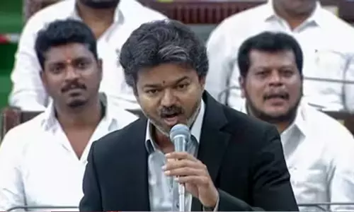 ‘സ്റ്റാലിനെ പരിഹസിച്ചിട്ടില്ല, ശരീരഭാഷ യാദൃച്ഛികം മാത്രം...’; വിശദീകരണവുമായി മുഖ്യമന്ത്രി വിജയ്