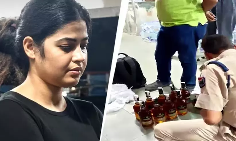 ട്രെയിനിൽ 75 ലിറ്റർ വിദേശമദ്യവുമായി യുവതി പിടിയിൽ; അച്ഛനും സഹോദരിയുമുൾപ്പെടെയുള്ള കുടുംബം മദ്യക്കടത്ത് കേസ് പ്രതികൾ ട്രെയിനിൽ 75 ലിറ്റർ വിദേശമദ്യവുമായി യുവതി പിടിയിൽ; അച്ഛനും സഹോദരിയുമുൾപ്പെടെയുള്ള കുടുംബം മദ്യക്കടത്ത് കേസ് പ്രതികൾ