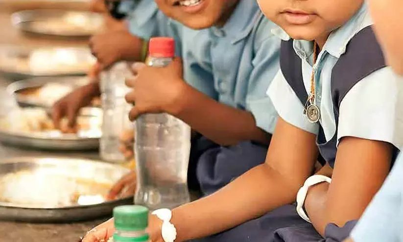 ഉച്ചഭക്ഷണം പ്ലസ് ടു വരെയാക്കും; പ്രഭാതഭക്ഷണം ഉൾപ്പെടുത്താൻ നടപടി സ്വീകരിക്കുമെന്നും മന്ത്രി ഉച്ചഭക്ഷണം പ്ലസ് ടു വരെയാക്കും; പ്രഭാതഭക്ഷണം ഉൾപ്പെടുത്താൻ നടപടി സ്വീകരിക്കുമെന്നും മന്ത്രി
