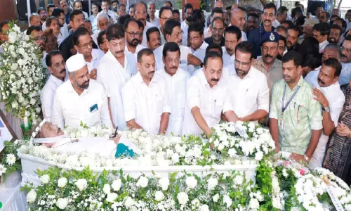 ജോ​സ് കു​റ്റ്യാ​നി​ക്ക്  ആ​യി​ര​ങ്ങ​ളു​ടെ അ​ന്ത്യാ​ഞ്ജ​ലി