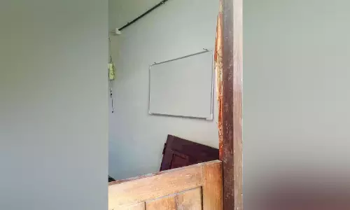 തൊട്ടാപ്പ് അൻസാർ പള്ളിയുടെ വാതിൽ സാമൂഹികവിരുദ്ധർ തകർത്തു