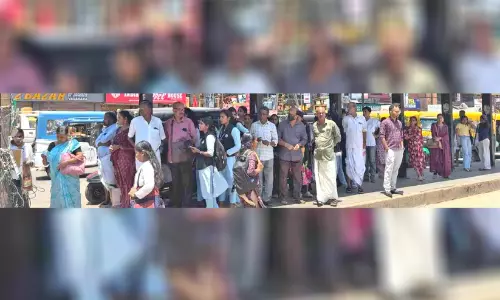 വടകര ലിങ്ക് റോഡിൽനിന്നുള്ള സ്വകാര്യ ബസ് സർവിസ് പഴയ സ്റ്റാൻഡിലേക്ക് മാറ്റി