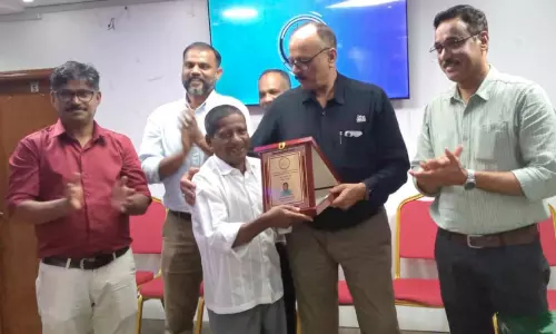 നാട്ടിലേക്ക് മടങ്ങുന്ന പ്രവാസിക്ക് യാത്രയയപ്പ് നൽകി