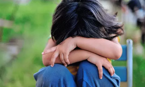 തളർന്ന് വീണ ആറാം ക്ലാസുകാരിയെ അധിക്ഷേപിക്കുകയും ചവിട്ടുകയും ചെയ്ത അധ്യാപികയെ ജോലിയിൽ നിന്ന് പിരിച്ചുവിട്ടു തളർന്ന് വീണ ആറാം ക്ലാസുകാരിയെ അധിക്ഷേപിക്കുകയും ചവിട്ടുകയും ചെയ്ത അധ്യാപികയെ ജോലിയിൽ നിന്ന് പിരിച്ചുവിട്ടു