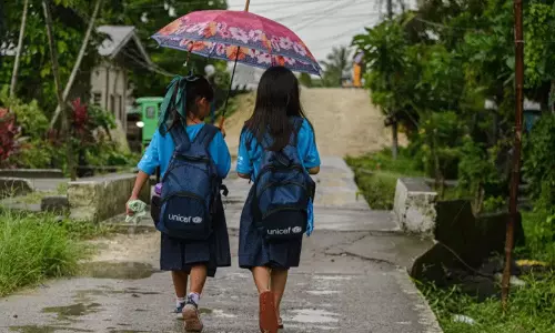 കാലാവസ്ഥാ ദുരന്തങ്ങൾ മൂലം 17.1 കോടി വിദ്യാർത്ഥികളുടെ പഠനം തടസ്സപ്പെട്ടു; പെൺകുട്ടികൾക്ക് കൂടുതൽ തിരിച്ചടി: യുനിസെഫ് കാലാവസ്ഥാ ദുരന്തങ്ങൾ മൂലം 17.1 കോടി വിദ്യാർത്ഥികളുടെ പഠനം തടസ്സപ്പെട്ടു; പെൺകുട്ടികൾക്ക് കൂടുതൽ തിരിച്ചടി: യുനിസെഫ്