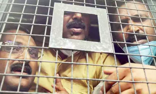 മുട്ടിൽ മരംമുറി: പ്രതികളെ ഇന്ന് കുറ്റപത്രം വായിച്ചു കേൾപ്പിക്കും മുട്ടിൽ മരംമുറി: പ്രതികളെ ഇന്ന് കുറ്റപത്രം വായിച്ചു കേൾപ്പിക്കും