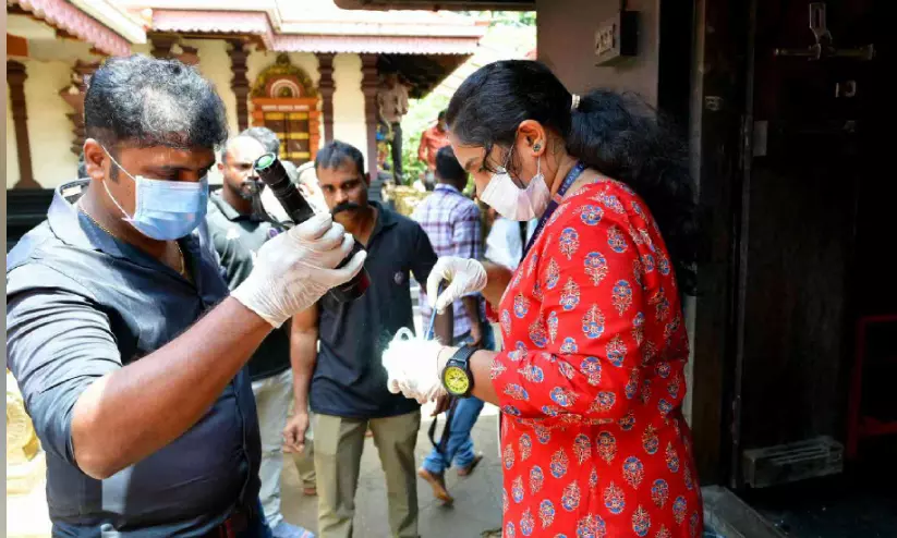 മാക്കാലിക്കാവ് ക്ഷേത്രത്തിലെ 15 കിലോ തൂക്കമുള്ള പഞ്ചലോഹ വിഗ്രഹം മോഷണം പോയി മാക്കാലിക്കാവ് ക്ഷേത്രത്തിലെ 15 കിലോ തൂക്കമുള്ള പഞ്ചലോഹ വിഗ്രഹം മോഷണം പോയി