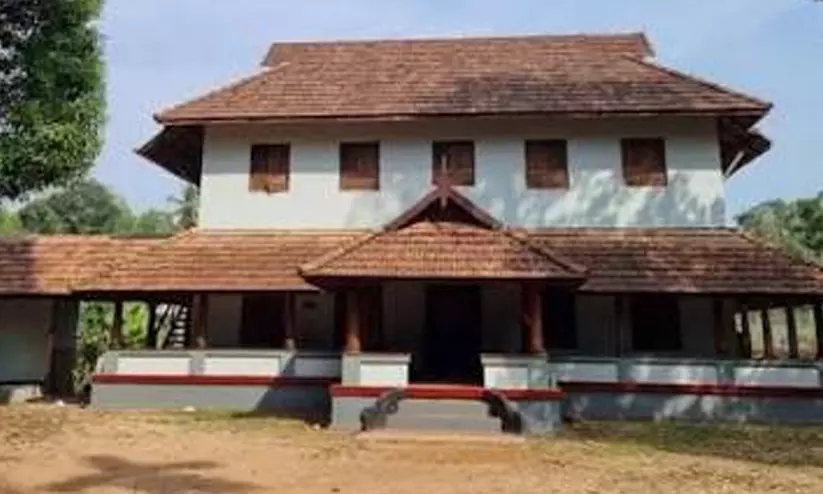 പഴയ വീടുകൾ: കേരളീയ വാസ്തുവിദ്യയുടെ പ്രൗഢി പഴയ വീടുകൾ: കേരളീയ വാസ്തുവിദ്യയുടെ പ്രൗഢി