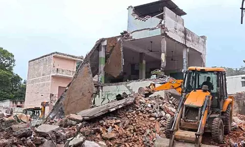 സഹാറൻപൂർ പള്ളി പൊളിച്ചതിന് പിന്നാലെ യു.പിയിൽ രണ്ട് മസ്ജിദുകൾക്ക് കൂടി ഭീഷണി; നടപടിക്കെതിരെ പ്രതിഷേധം ശക്തം
